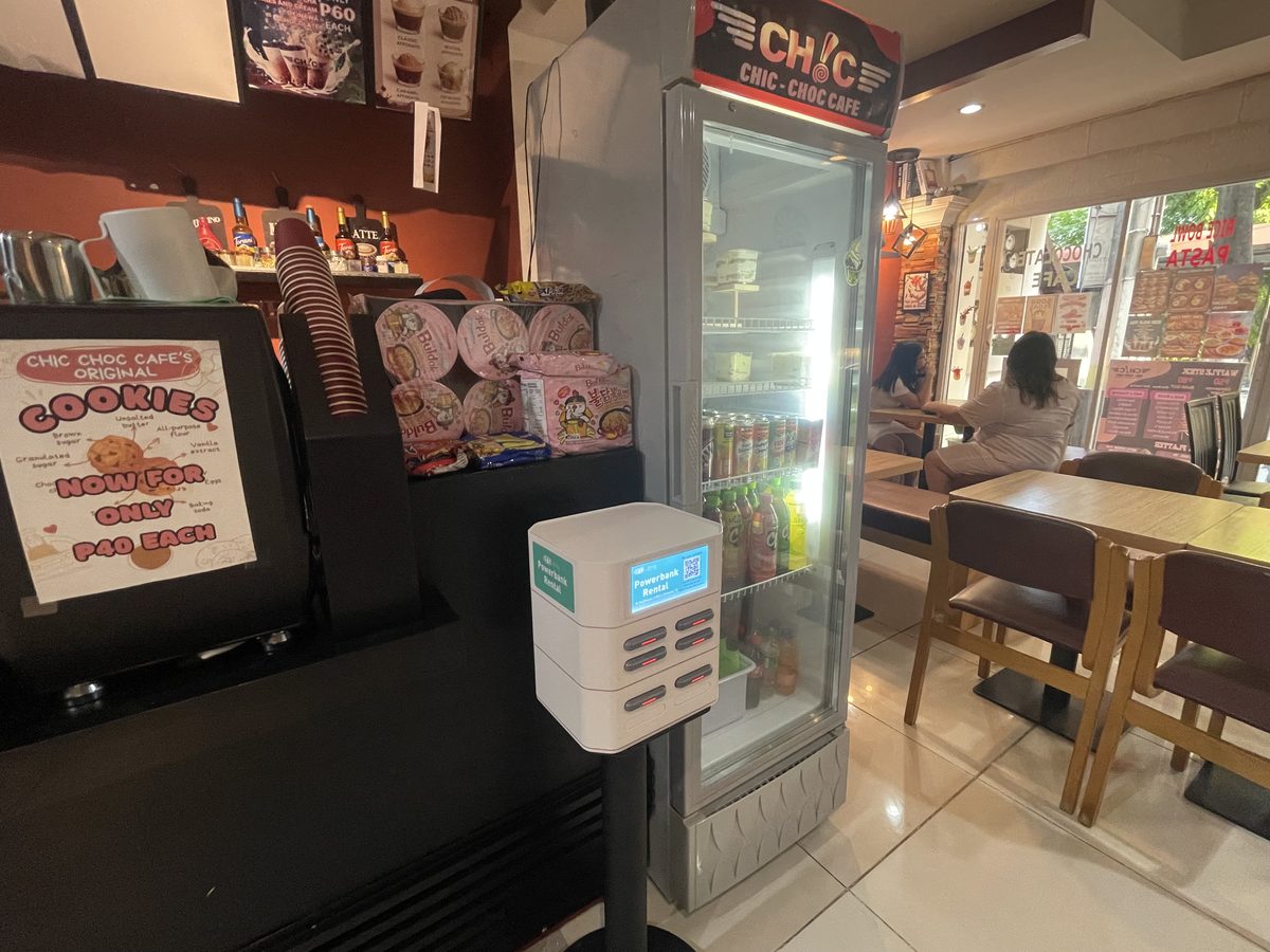Ubriq station at a partner café
