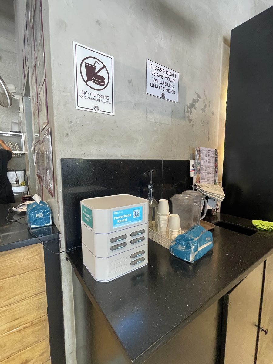 Ubriq station at a partner café